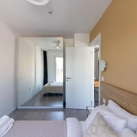 Soft Elegant 1br Flat W/ Free Parking & Shuttle #165 * اسطنبول
