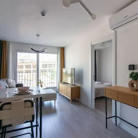 Soft Elegant 1br Flat W/ Free Parking & Shuttle #165 شقة *