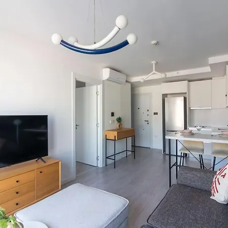 Soft Elegant 1br Flat W/ Free Parking & Shuttle #165 شقة *