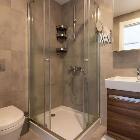 Soft Elegant 1br Flat W/ Free Parking & Shuttle #165 아파트 이스탄불