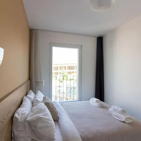 Soft Elegant 1br Flat W/ Free Parking & Shuttle #165 *
